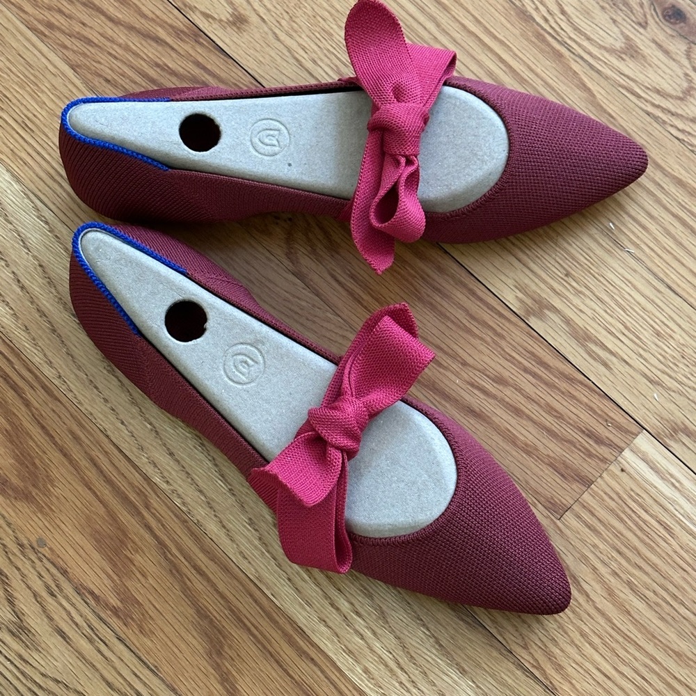 NEW Rothy’s Shoes - Red with Bows - pointy toes. Size 7.5. Adorable!